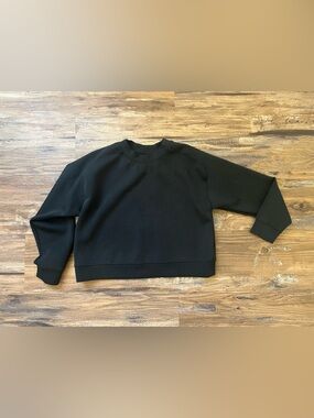 All in Motion Women’s Black Cropped Crewneck Sweatshirt, Size Medium